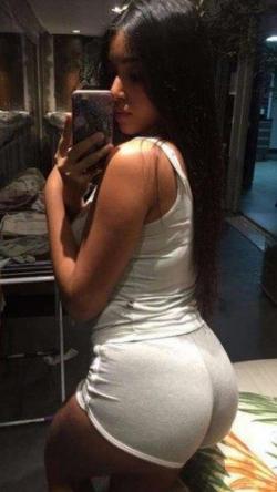 Gösterişli dansöz bayan Güniz