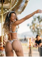 Ataköy'de Rakipsiz Escort: Bakışlarıyla Büyüleyen